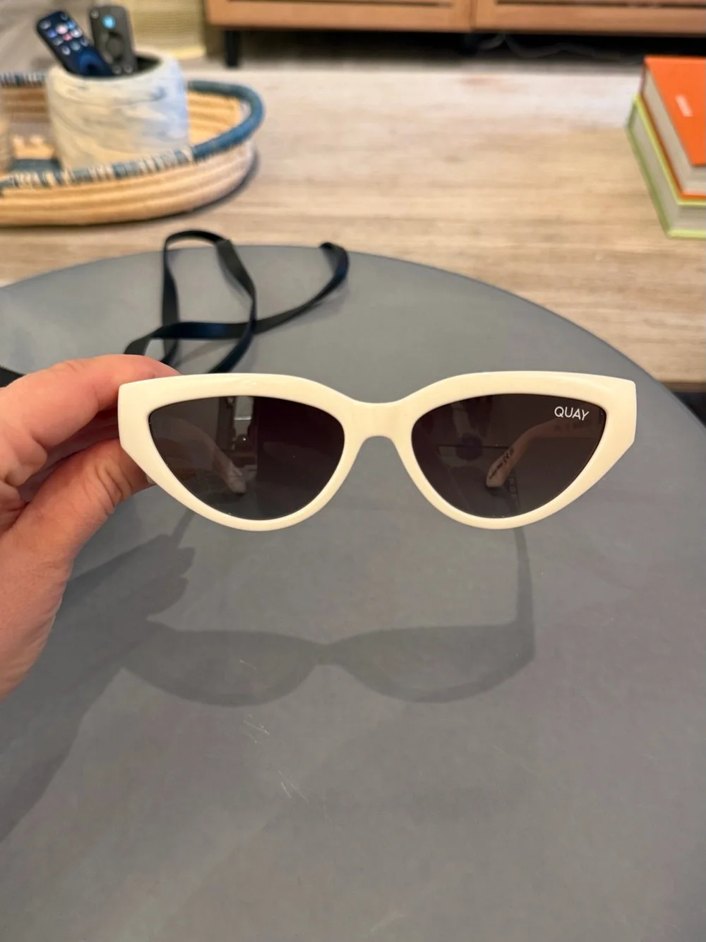 Quay Narrow Down Sunglasses - Bone